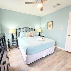 SandDollar 5 - 4BR, On the Beach free beach service
