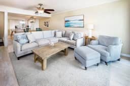 SandDollar 5 - 4BR, On the Beach free beach service - Image 5